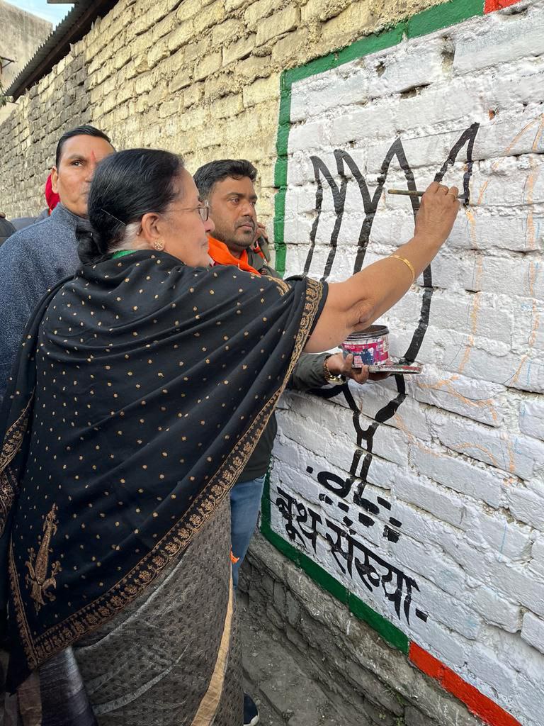 Savita Kapoor with community leaders