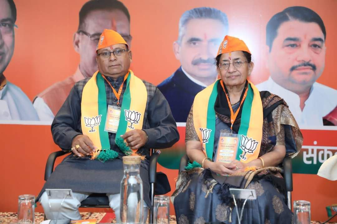 Savita Kapoor with school children at an event